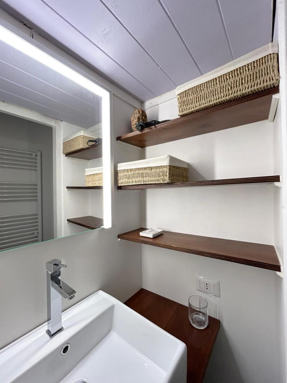 With Terrace And Loft With Garden In Naviglio Pavese Gasthof Mailand